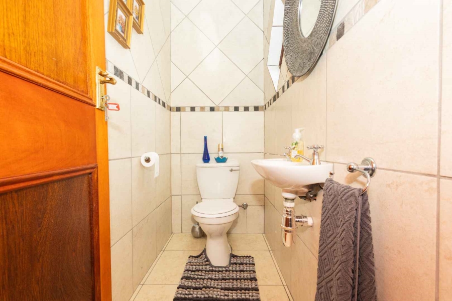 4 Bedroom Property for Sale in Panorama Western Cape